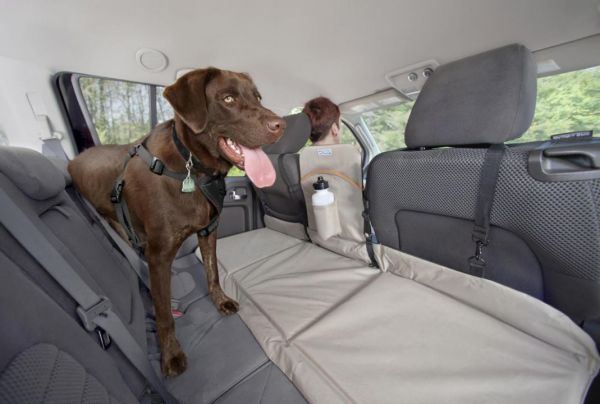 Kurgo Backseat Bridge  Hunde- Auto- Fußraumabdeckung
